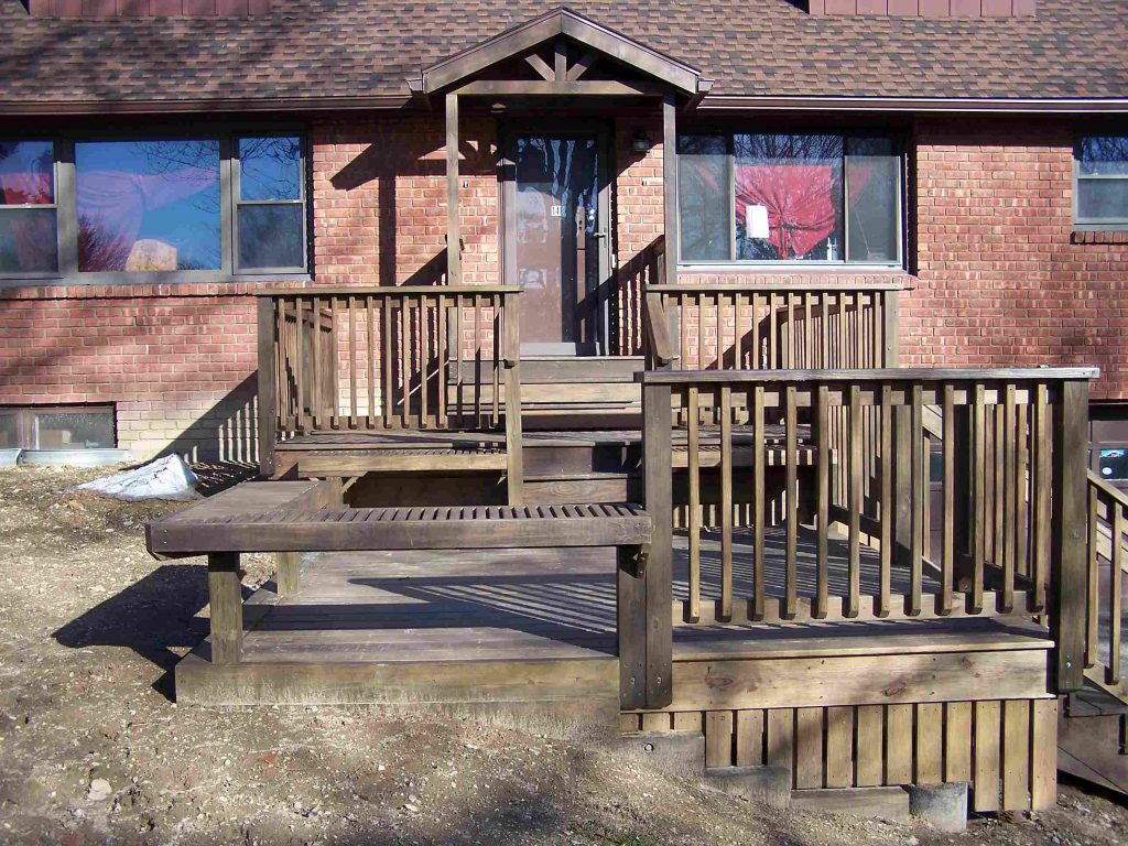 3-TIER DECK, STAIR & RAIL (front, social platform)