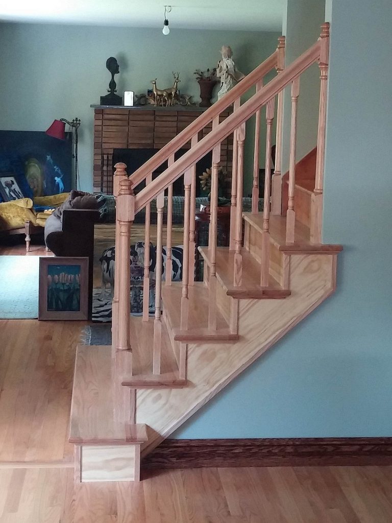 OAK & PINE STAIR & RAIL (right side, new, unfinished, construct)