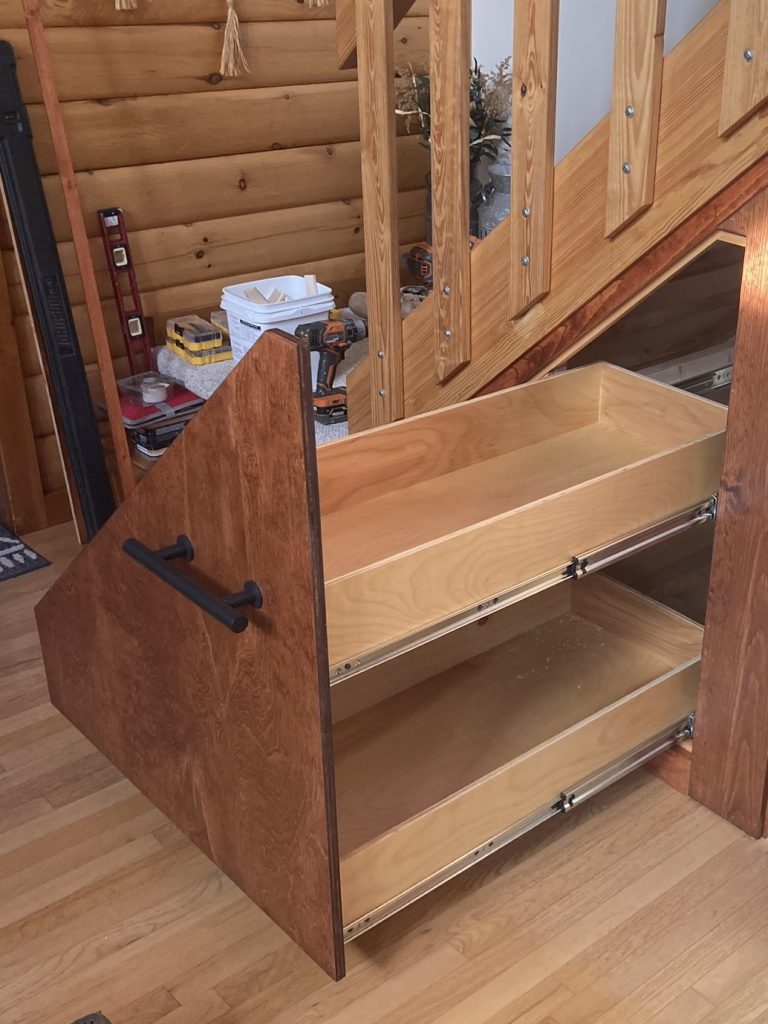 PULL-OUT DRAWER (right side)