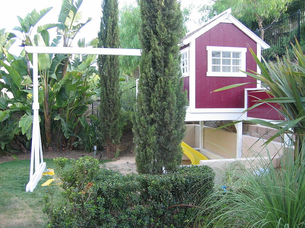 DELUXE PLAYHOUSE SWING-SET (side)